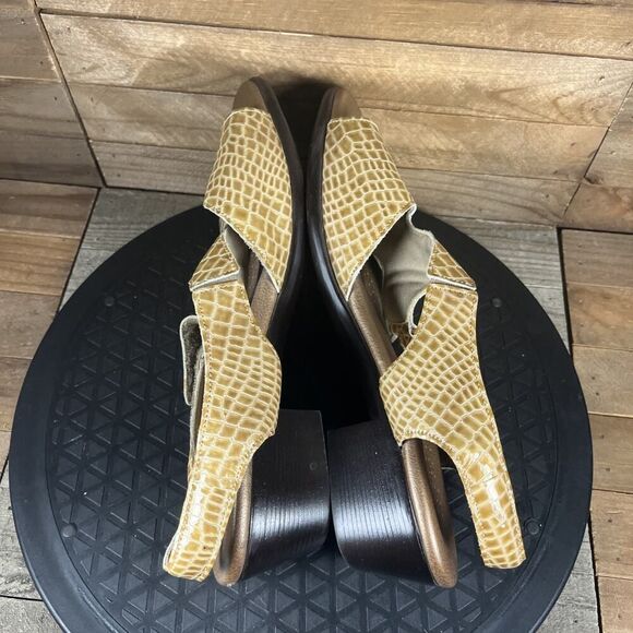 SAS Women's Size 8M Slingback Patent Leather Gold Block Low Heel Sandals Shoes - Picture 7 of 10